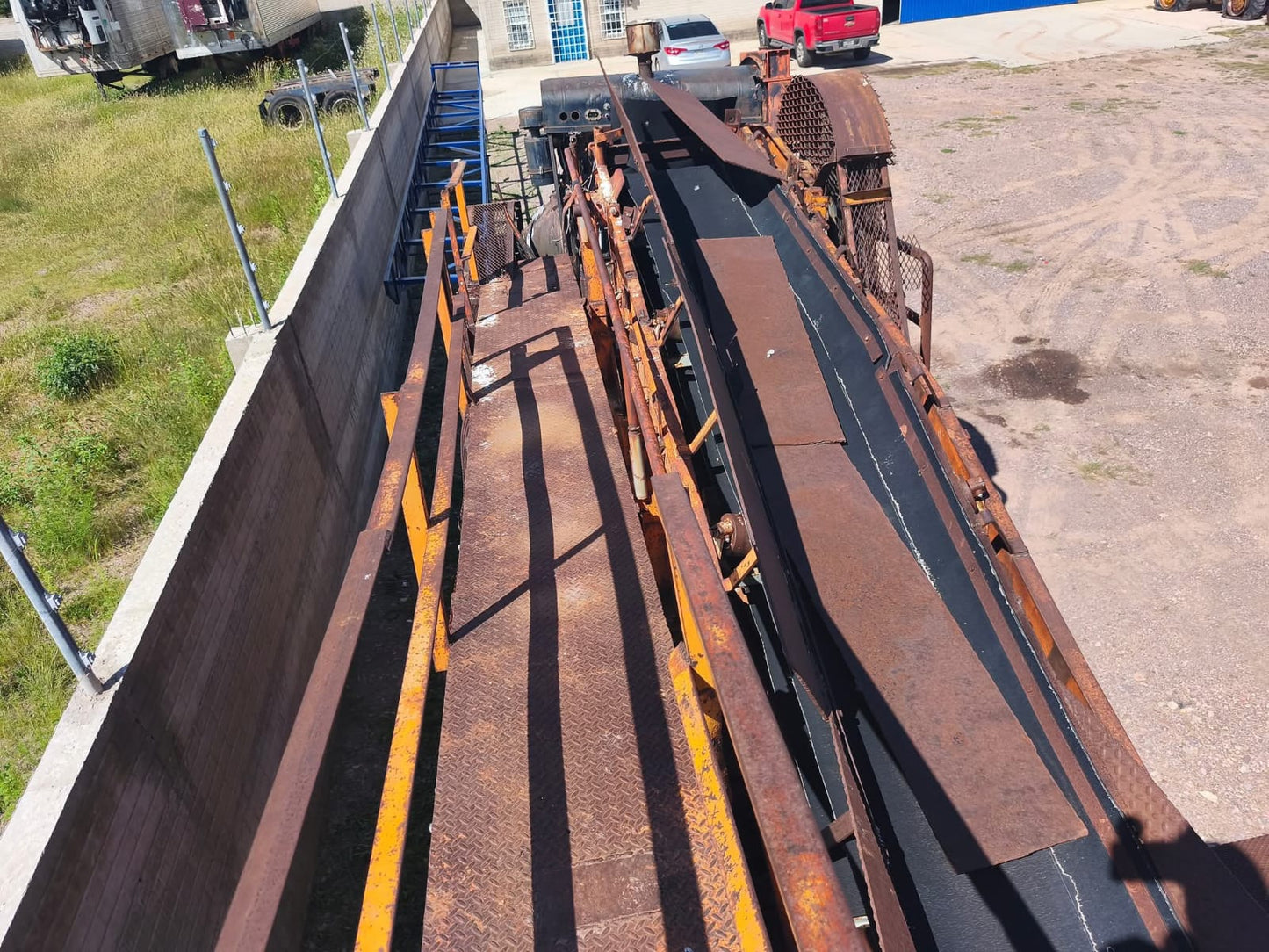 TRITURADORA DE PIEDRA DE QUIJADA Y RODILLO UNIVERSAL MODELO 880 JUNIOR