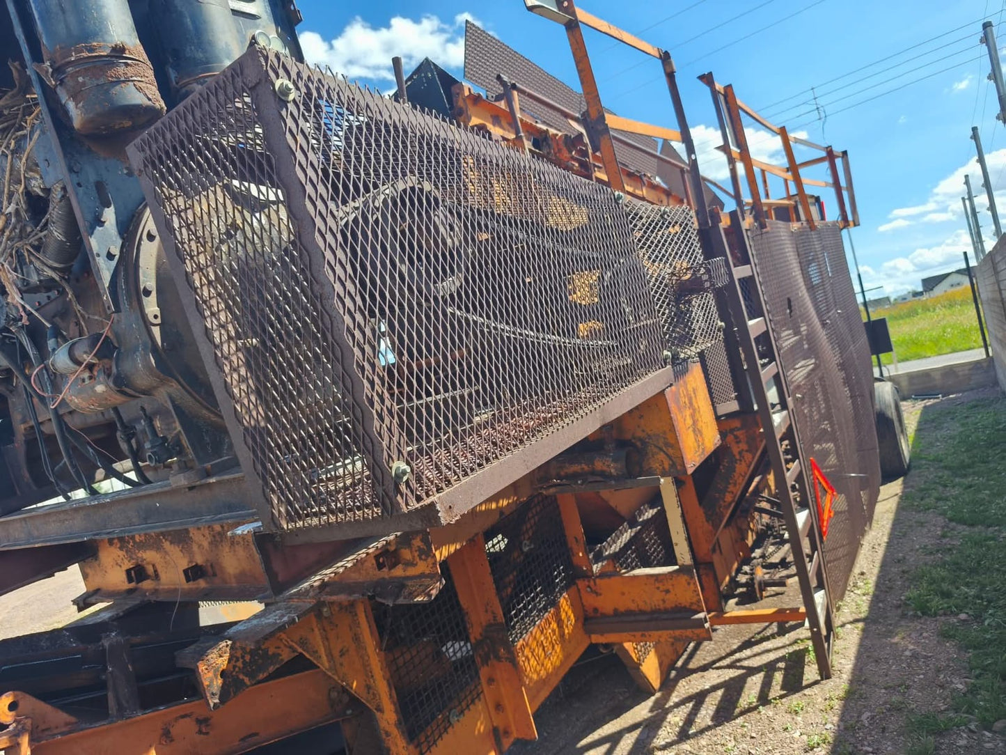 TRITURADORA DE PIEDRA DE QUIJADA Y RODILLO UNIVERSAL MODELO 880 JUNIOR