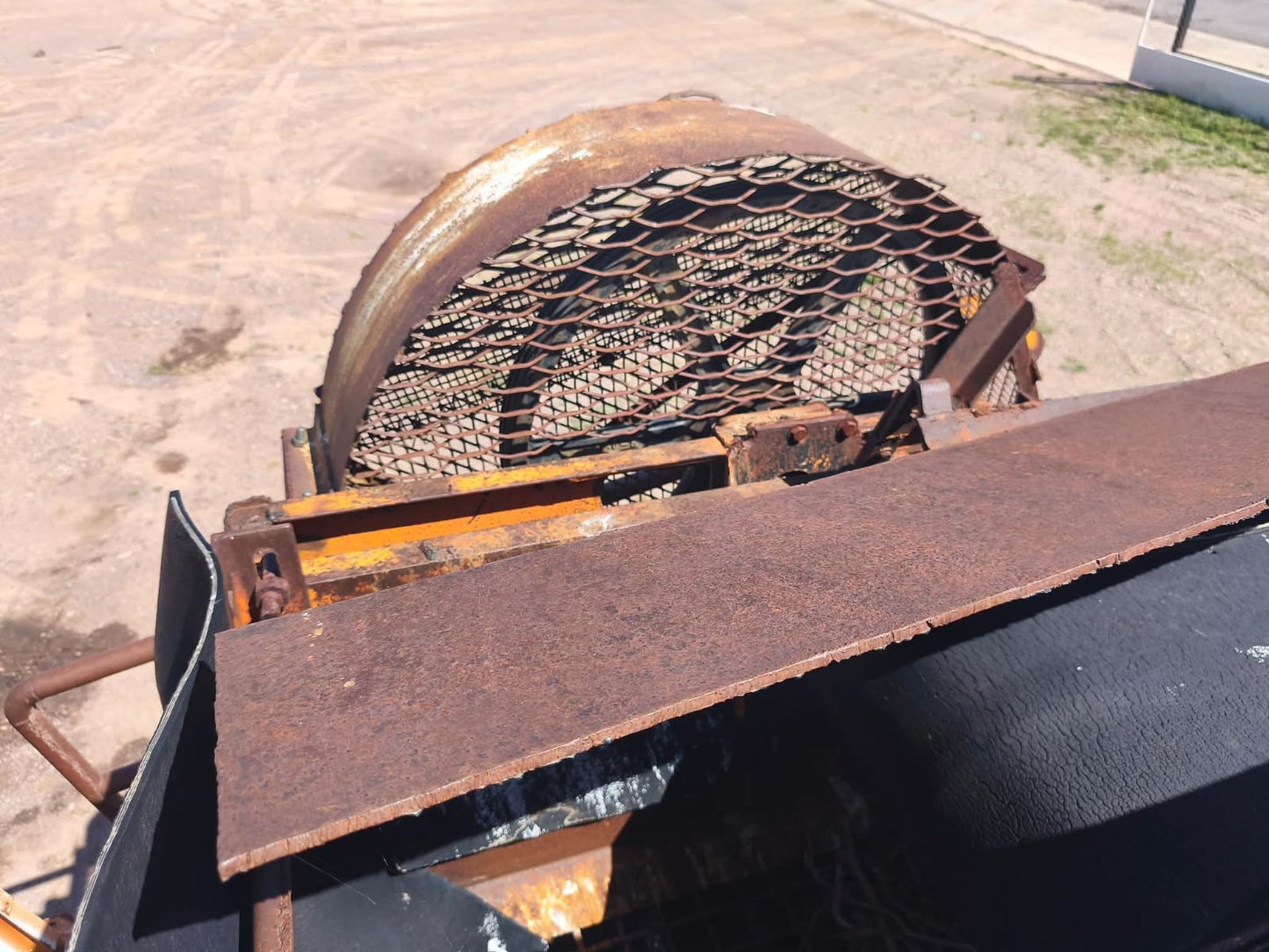 TRITURADORA DE PIEDRA DE QUIJADA Y RODILLO UNIVERSAL MODELO 880 JUNIOR