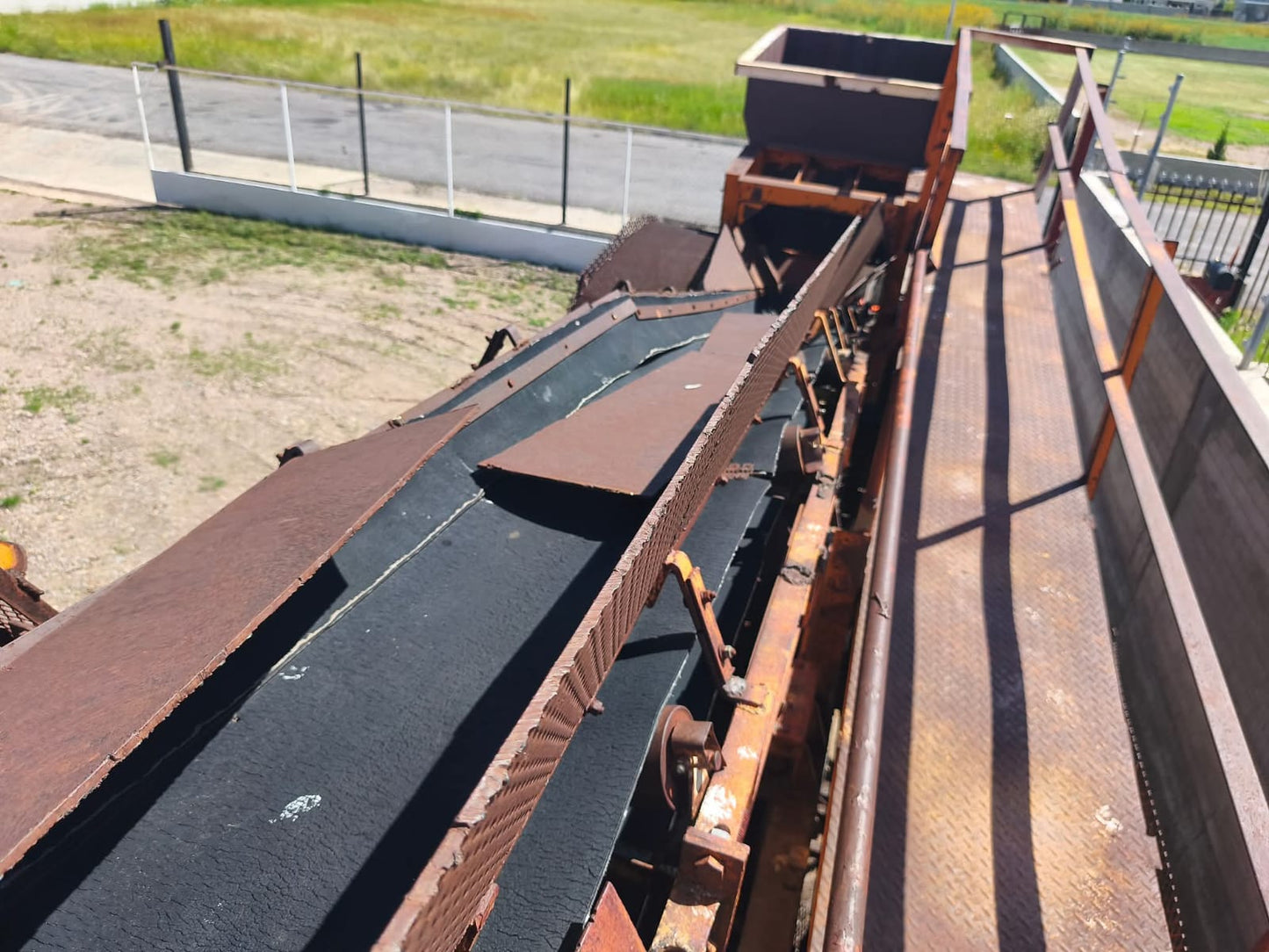 TRITURADORA DE PIEDRA DE QUIJADA Y RODILLO UNIVERSAL MODELO 880 JUNIOR