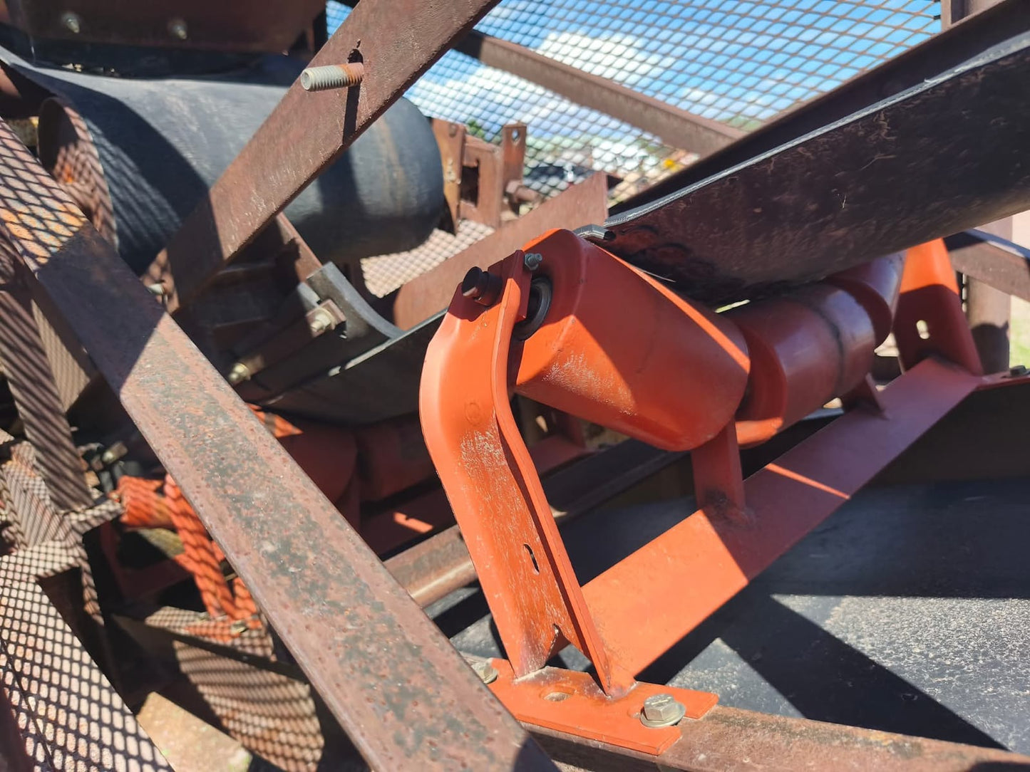 TRITURADORA DE PIEDRA DE QUIJADA Y RODILLO UNIVERSAL MODELO 880 JUNIOR